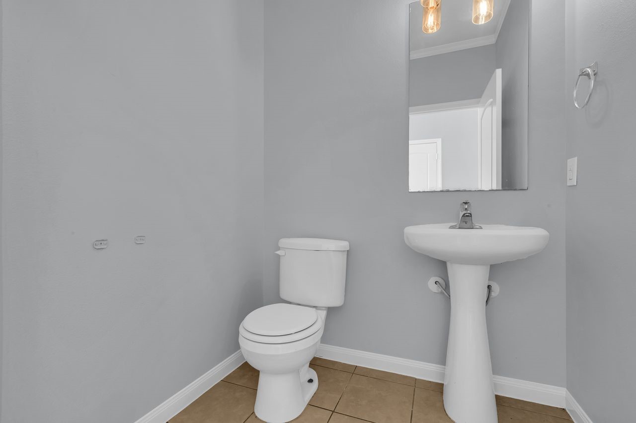 22703 Threefold Ridge Drive Hockley, TX 77447 - Photo 5 of 36 a bathroom with a sink toilet and a mirror