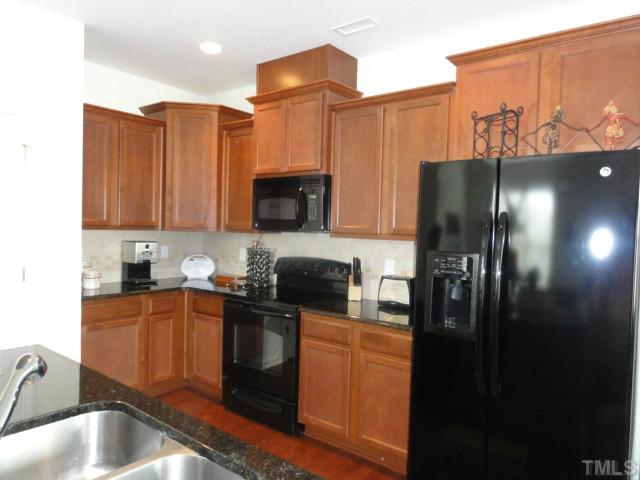 8308 Niayah Way Raleigh, NC 27612 - Photo 9 of 25 Beautiful cabinetry!