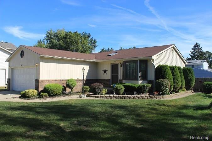 3043 Longview Avenue Rochester, MI 48307 - Photo 3 of 28 IMG_3252.JPG