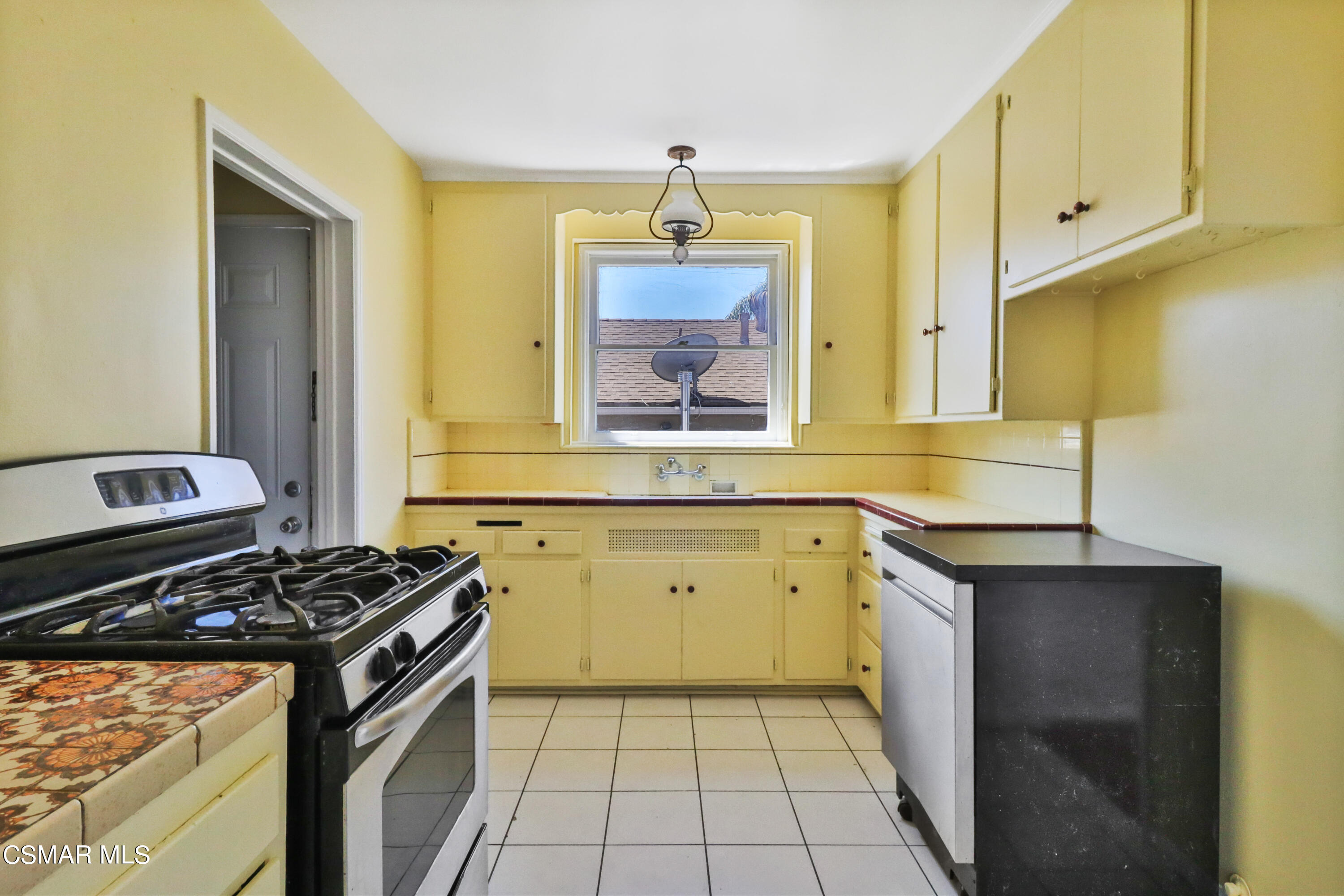 10010 Silverton Avenue Tujunga, CA 91042 - Photo 20 of 30 IMG_5639