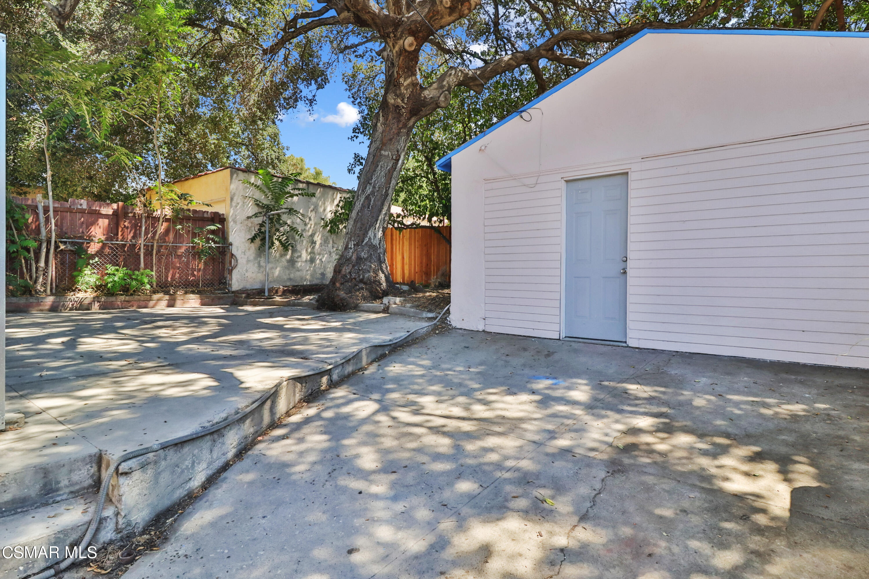10010 Silverton Avenue Tujunga, CA 91042 - Photo 23 of 30 a view of a backyard of the house
