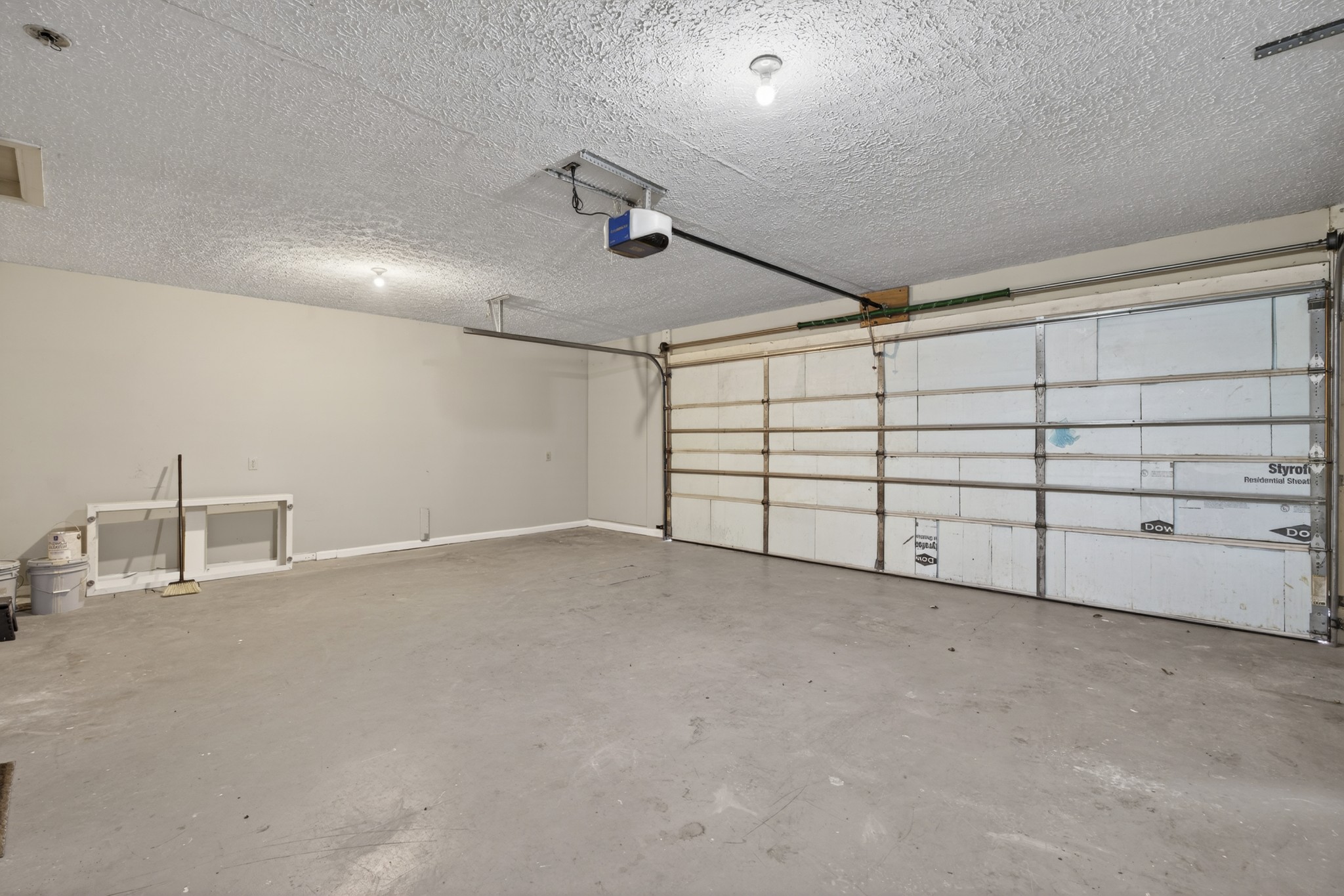 1041 Timber Ridge Road Charlotte, TN 37036 - Photo 10 of 20 a view of a garage