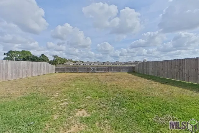 $1,695 | 107 Yardley Court, Lafayette, LA 70507