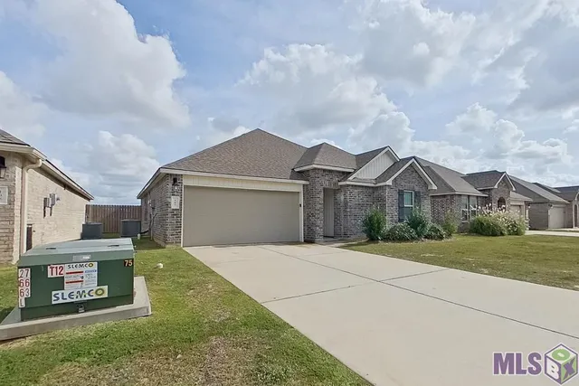 $1,695 | 107 Yardley Court, Lafayette, LA 70507