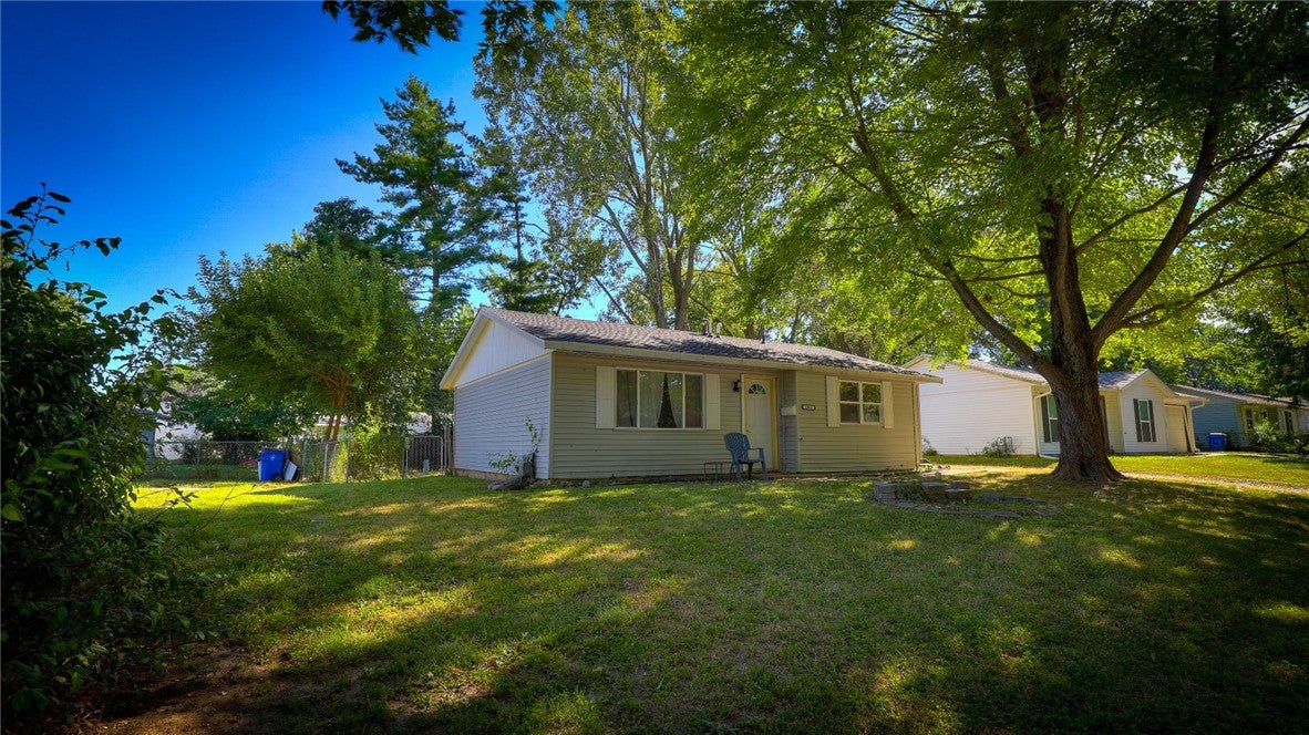 1963 Sir Richard Court Decatur, IL 62526 - Photo 2 of 8 Gallery Image 2