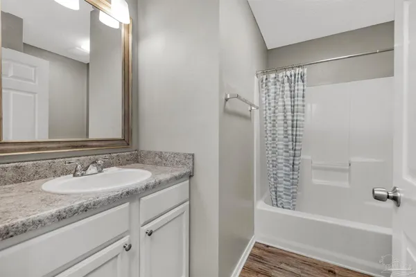 $1,975 | 5499 Chantilly Circle, Milton, FL 32583