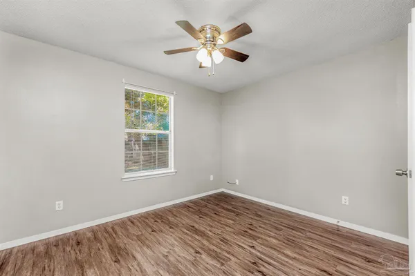 $1,975 | 5499 Chantilly Circle, Milton, FL 32583