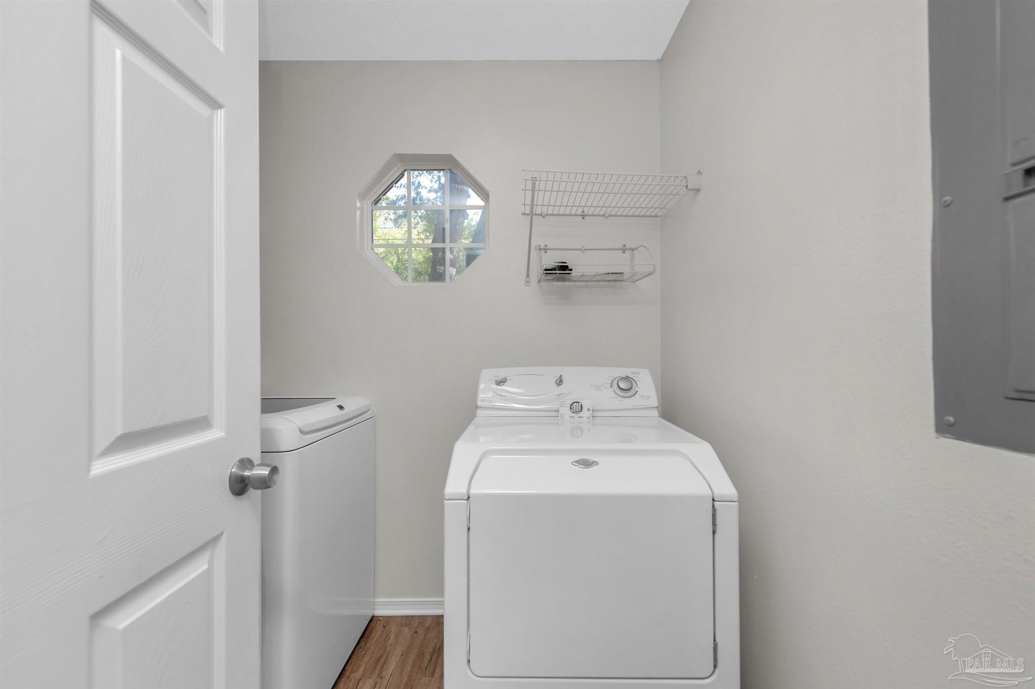 5499 Chantilly Circle Milton, FL 32583 - Photo 20 of 24 a utility room with dryer and washer