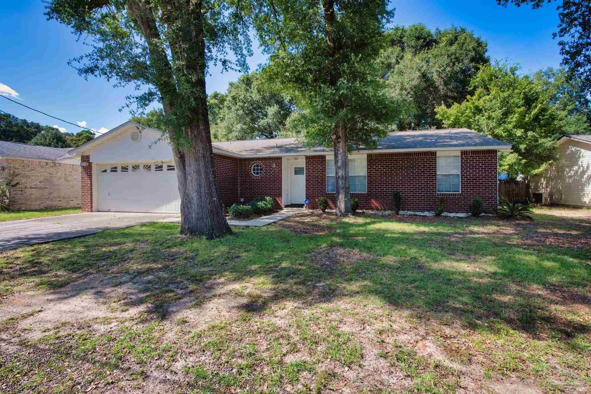 5499 Chantilly Circle Milton, FL 32583 - Photo 2 of 24 a front view of house with yard and trees