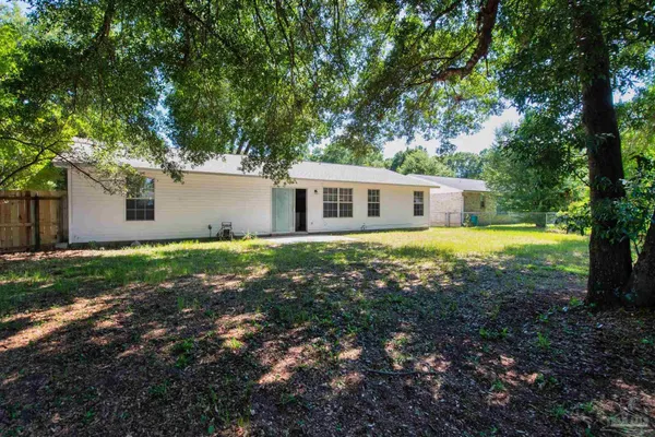 $1,975 | 5499 Chantilly Circle, Milton, FL 32583
