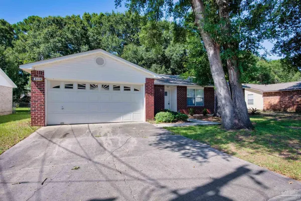 $1,975 | 5499 Chantilly Circle, Milton, FL 32583