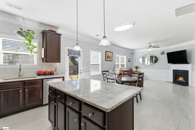 $324,900 | 405 Kindletree Way, Simpsonville, SC 29680