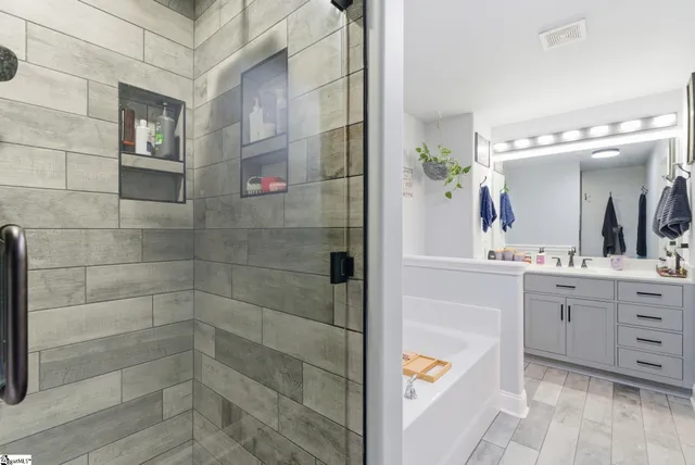 $324,900 | 405 Kindletree Way, Simpsonville, SC 29680