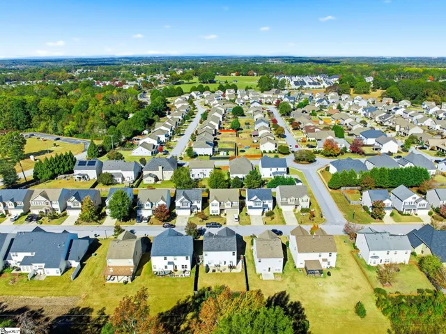 $324,900 | 405 Kindletree Way, Simpsonville, SC 29680