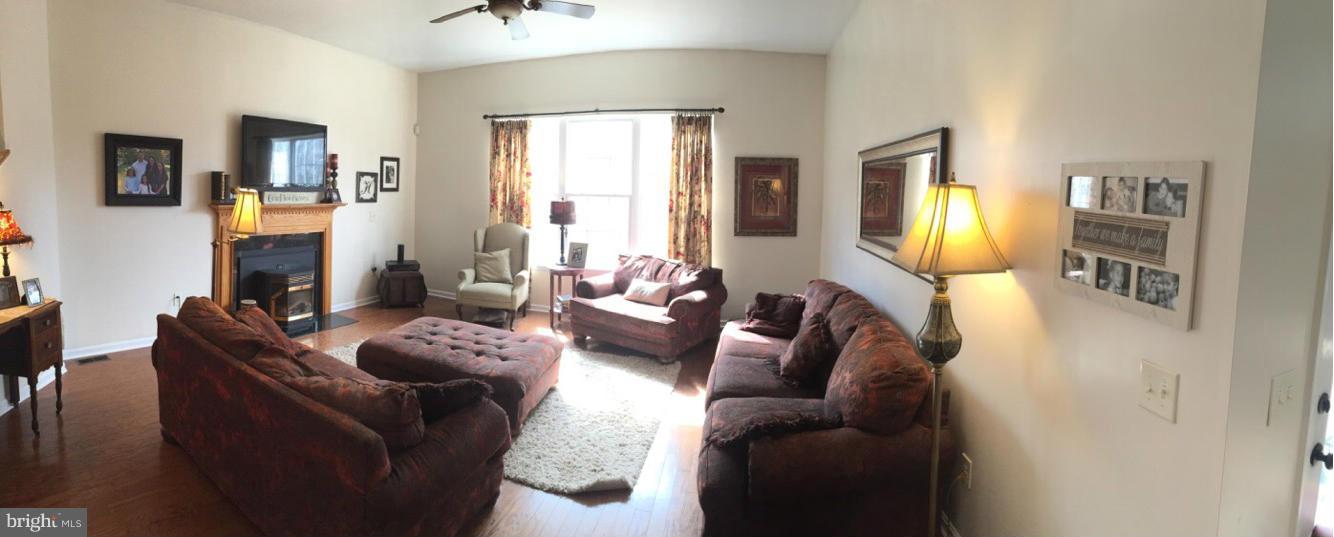 4584 Christiana Parran Road Huntingtown, MD 20639 - Photo 3 of 27 Living Room