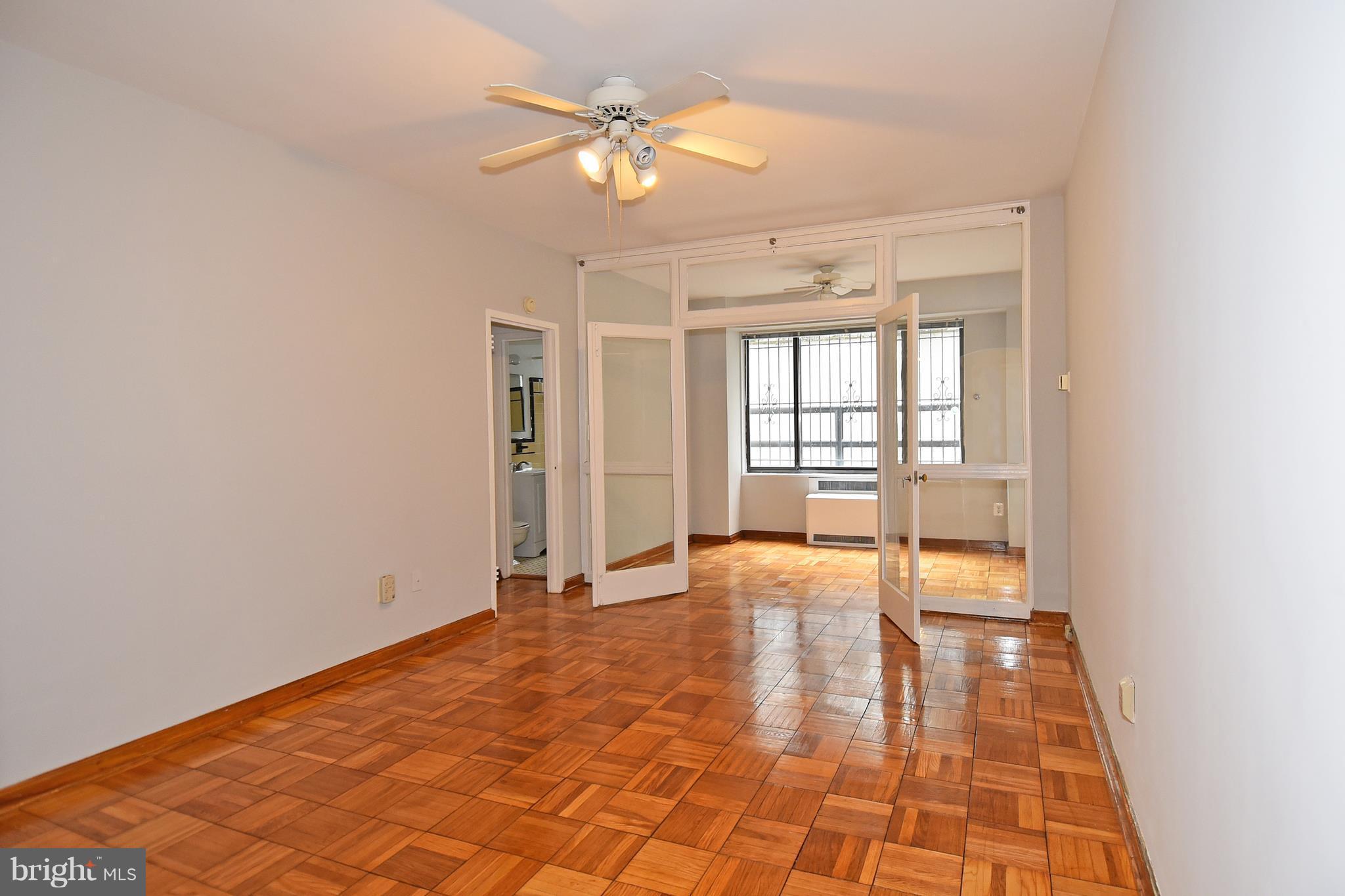 1 Scott Circle Northwest, Unit 20 Washington, DC 20036 - Photo 2 of 20 Living Room