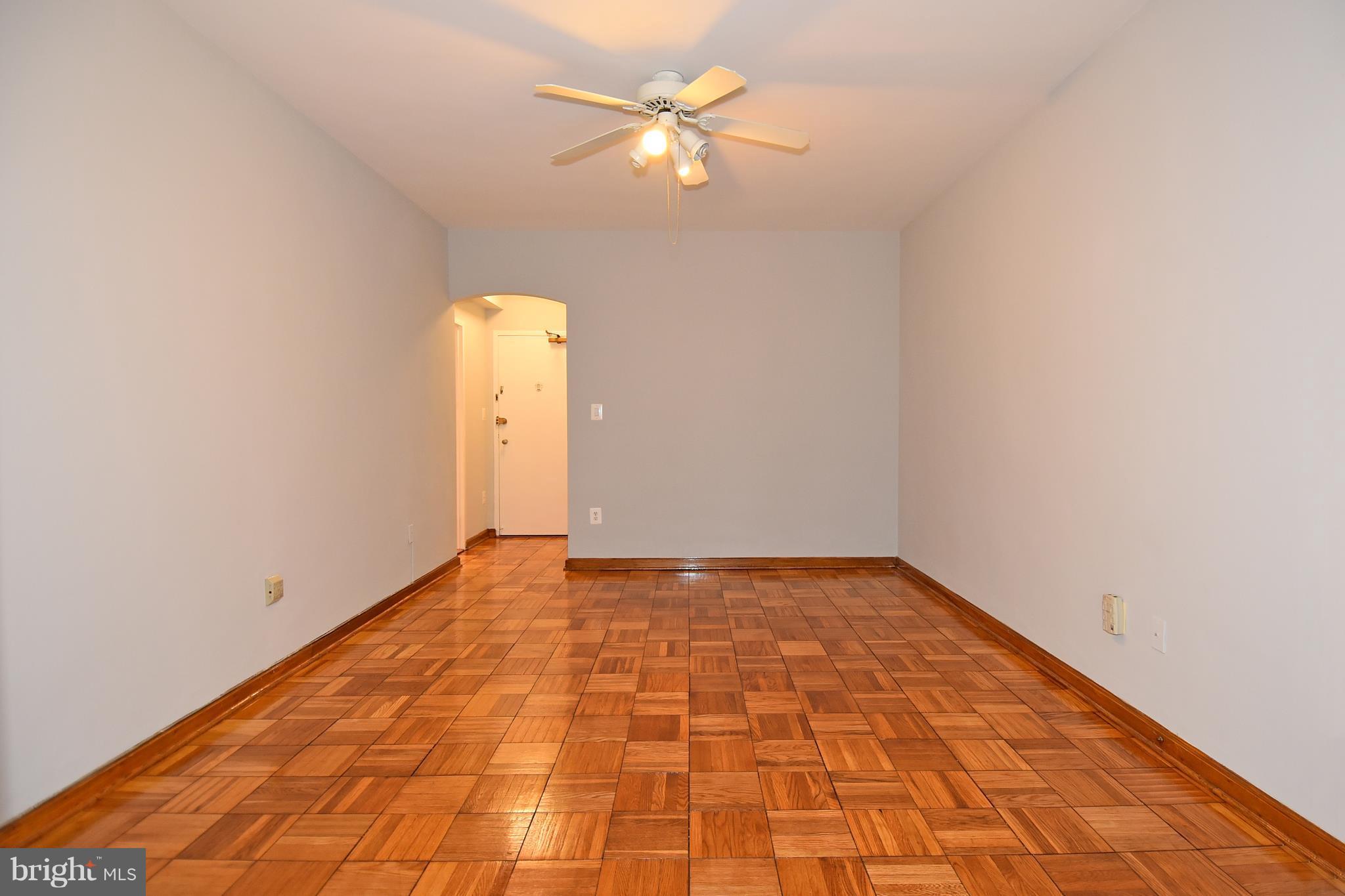 1 Scott Circle Northwest, Unit 20 Washington, DC 20036 - Photo 5 of 20 Living Room