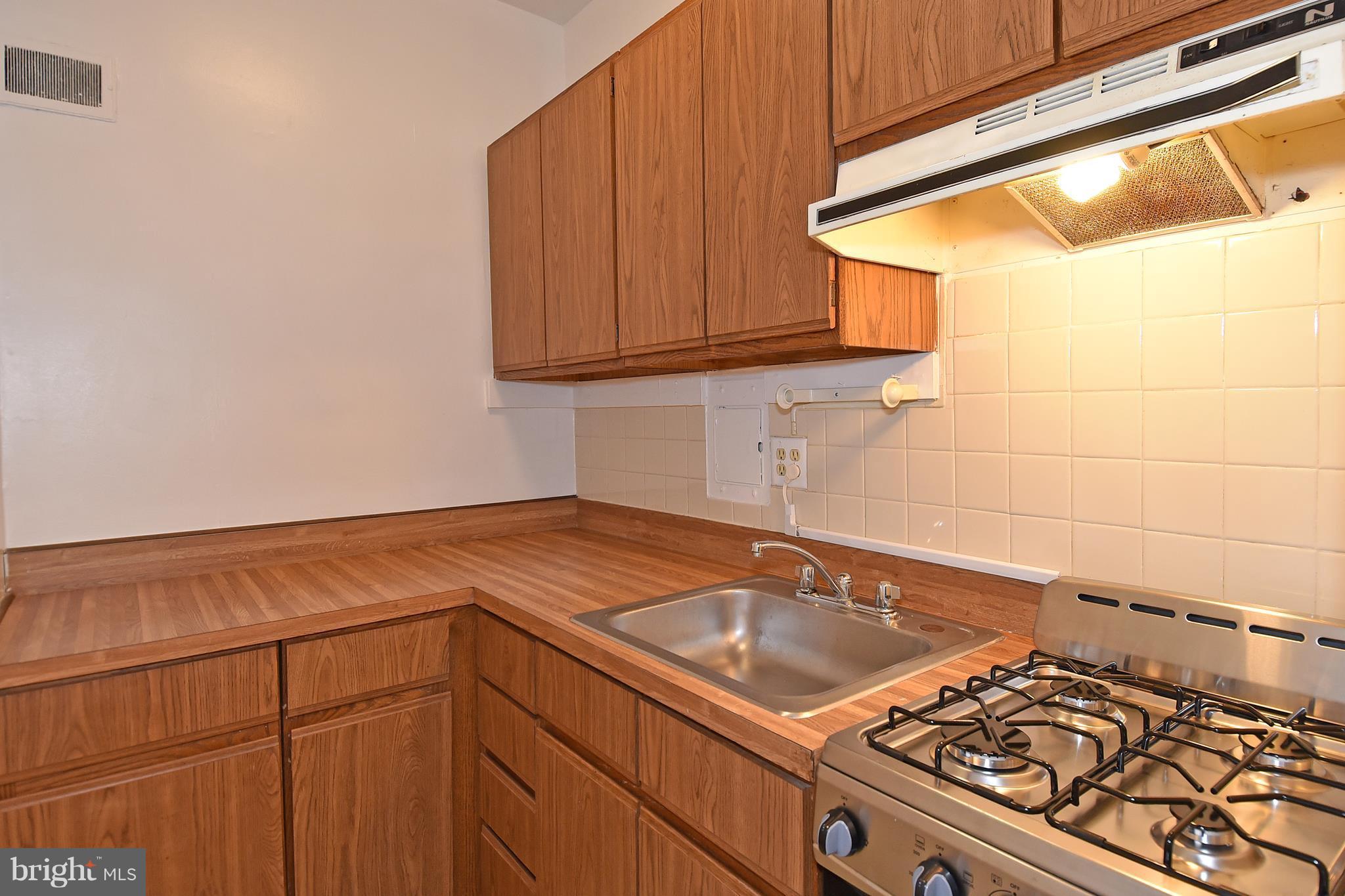 1 Scott Circle Northwest, Unit 20 Washington, DC 20036 - Photo 7 of 20 Kitchen