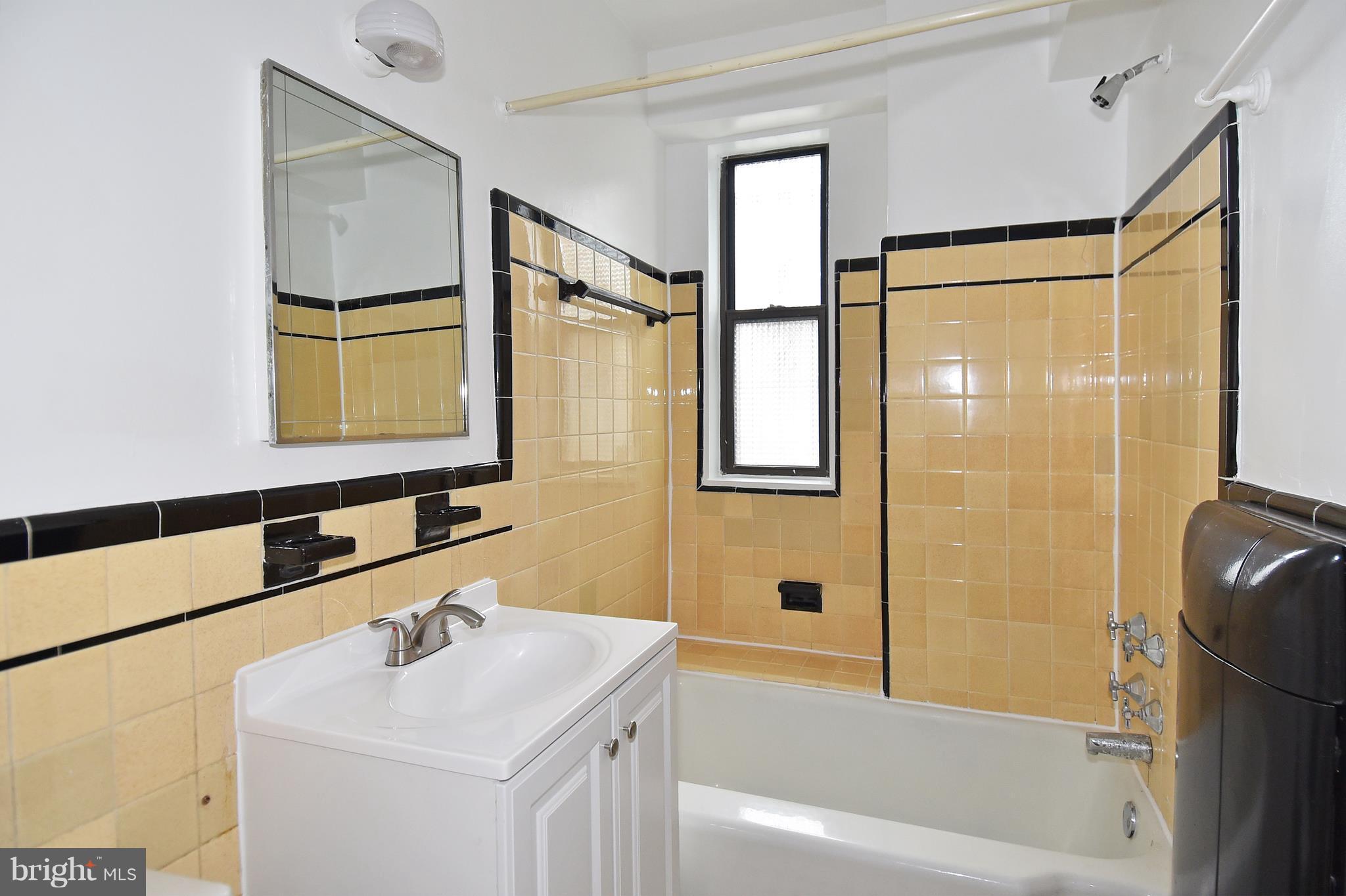 1 Scott Circle Northwest, Unit 20 Washington, DC 20036 - Photo 8 of 20 Bath