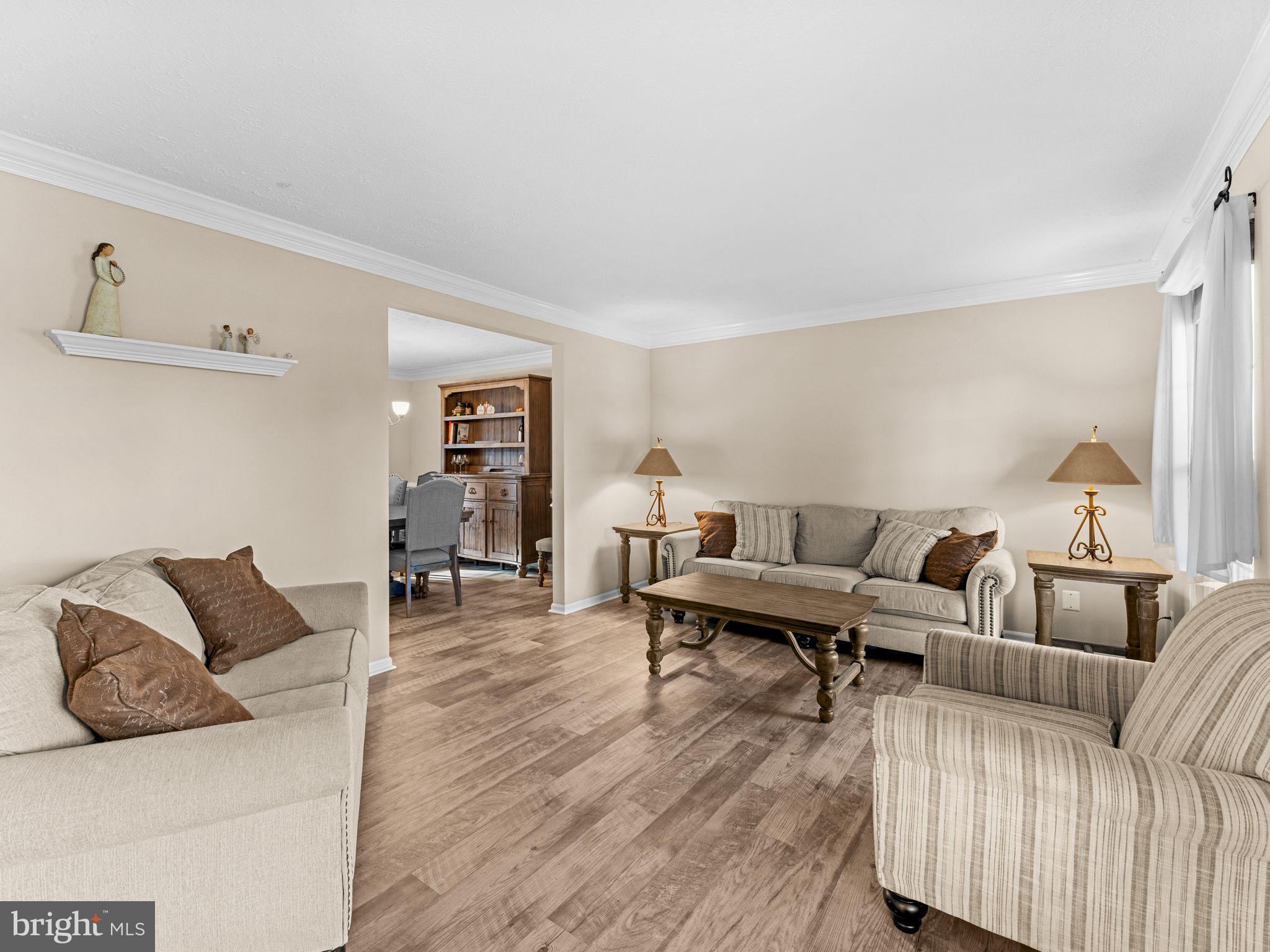 425 Glasgow Road Williamstown, NJ 08094 - Photo 16 of 53 Inviting living space with warm tones.