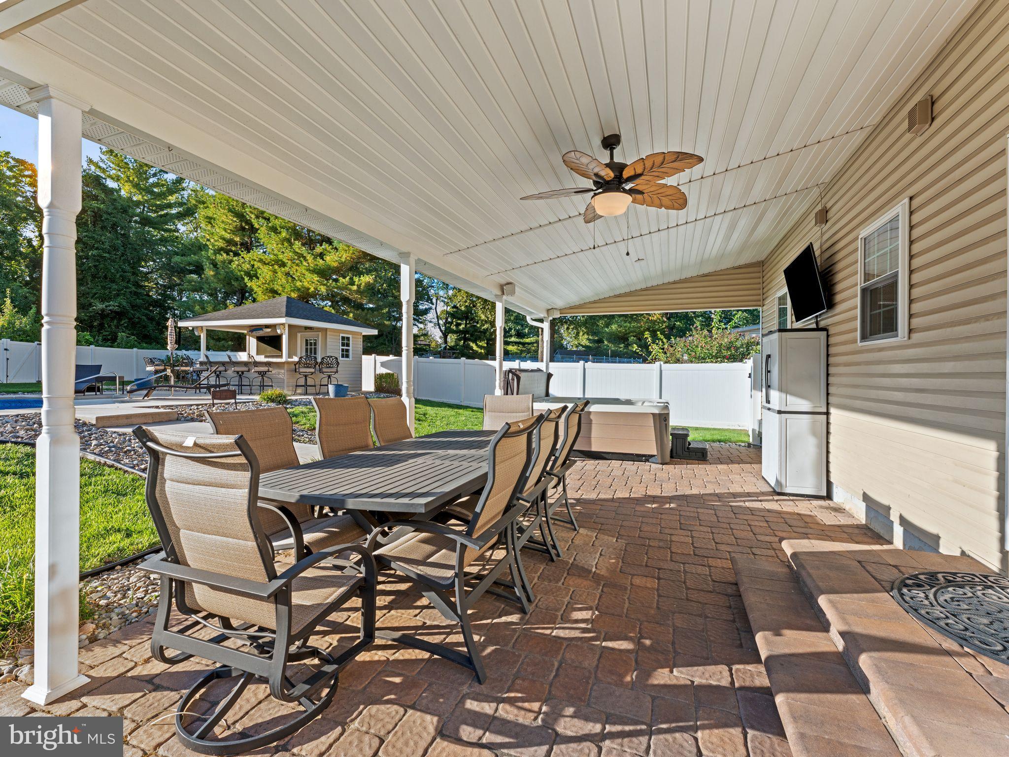 425 Glasgow Road Williamstown, NJ 08094 - Photo 33 of 53 Backyard patio