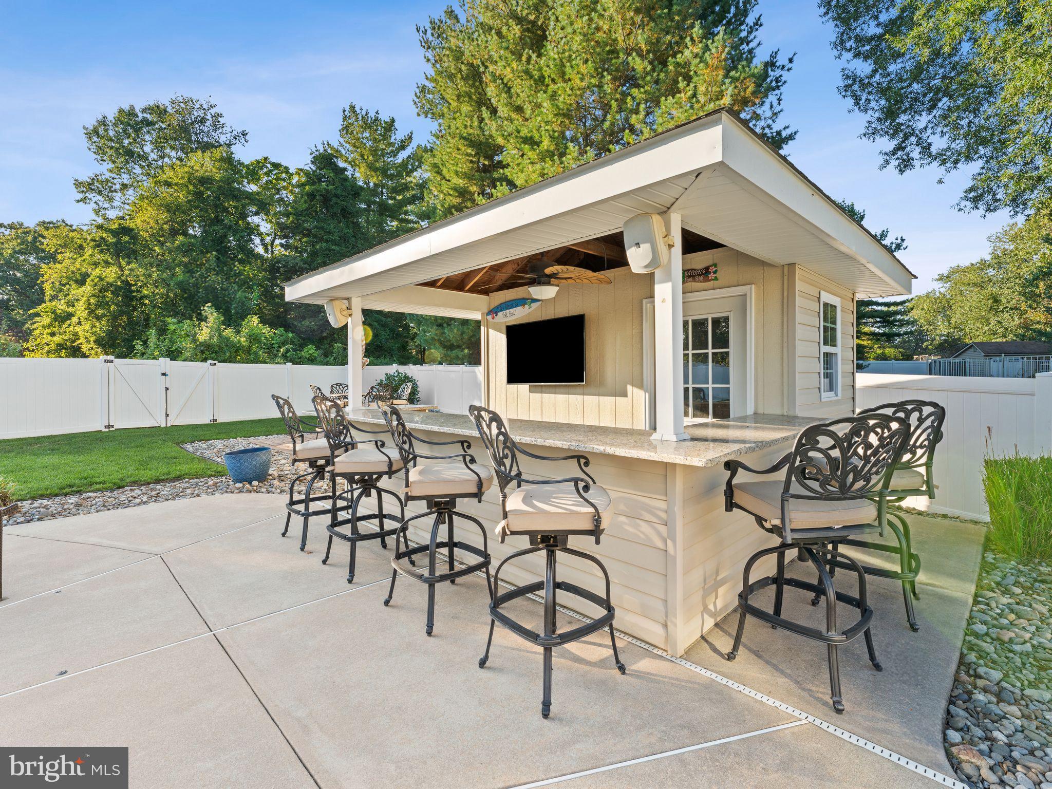 425 Glasgow Road Williamstown, NJ 08094 - Photo 39 of 53 Poolside bar for entertaining bliss.