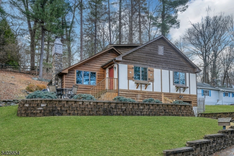 7 Hillside Road Sparta, NJ 07871 - Photo 19 of 19 a house view with a garden space