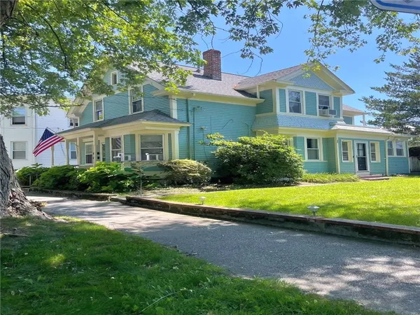 $304,950 | 4 Bayview Avenue, Unit 3, Bristol, RI 02809