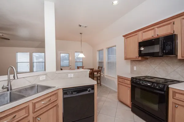 $2,000 | 2811 Eros Lane, Missouri City, TX 77459