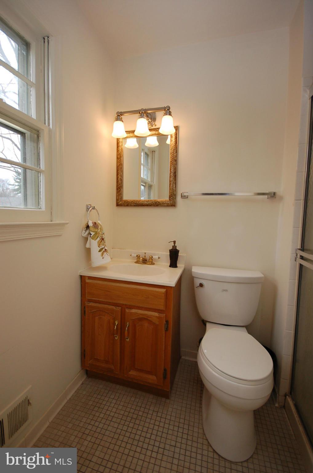 1651 Winding Waye Lane Silver Spring, MD 20902 - Photo 10 of 21 Bath (Master)