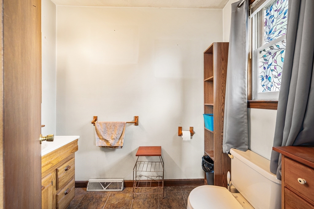 8 Myrtle Street Lynn, MA 01905 - Photo 12 of 36