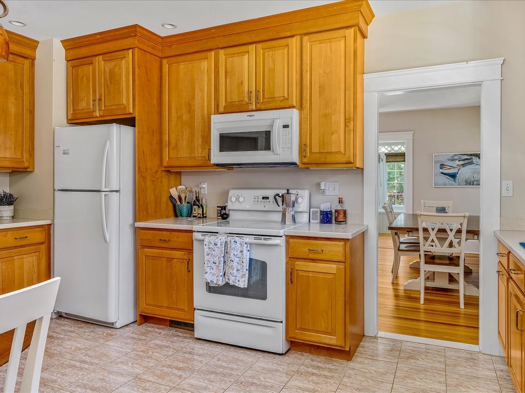 1102 Buttonwoods Avenue Warwick, RI 02886 - Photo 9 of 16