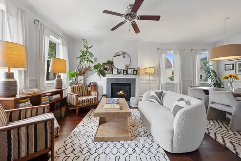 $825,000 | 2219 North Campbell Avenue, Unit 1N, Chicago, IL 60647