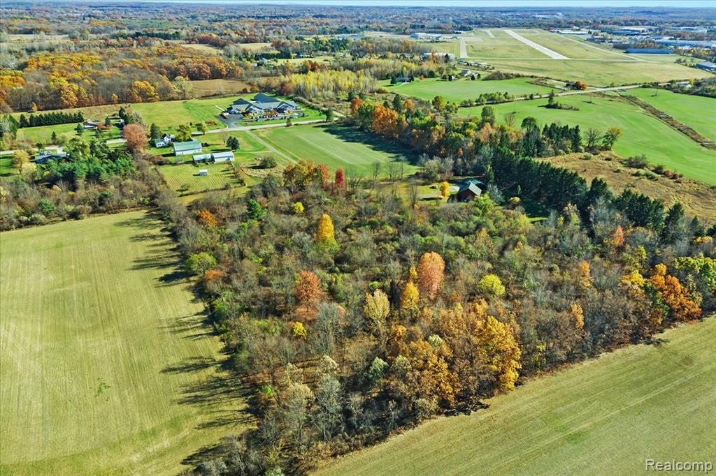 2795 North Burkhart Road Howell, MI 48855 - Photo 23 of 31