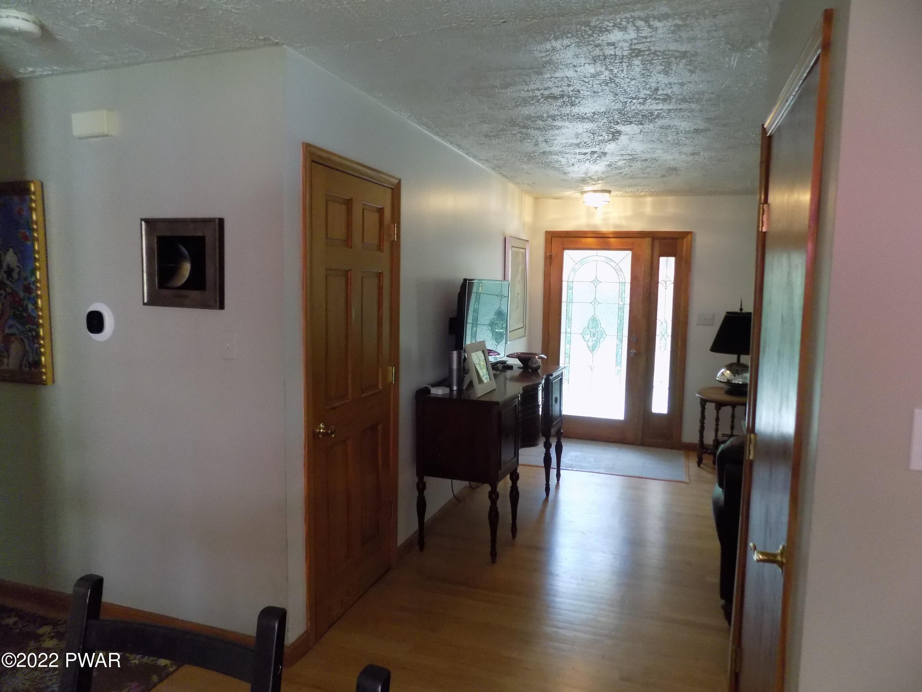174 Doolan Road Dingmans Ferry, PA 18328 - Photo 22 of 31 Foyer Area