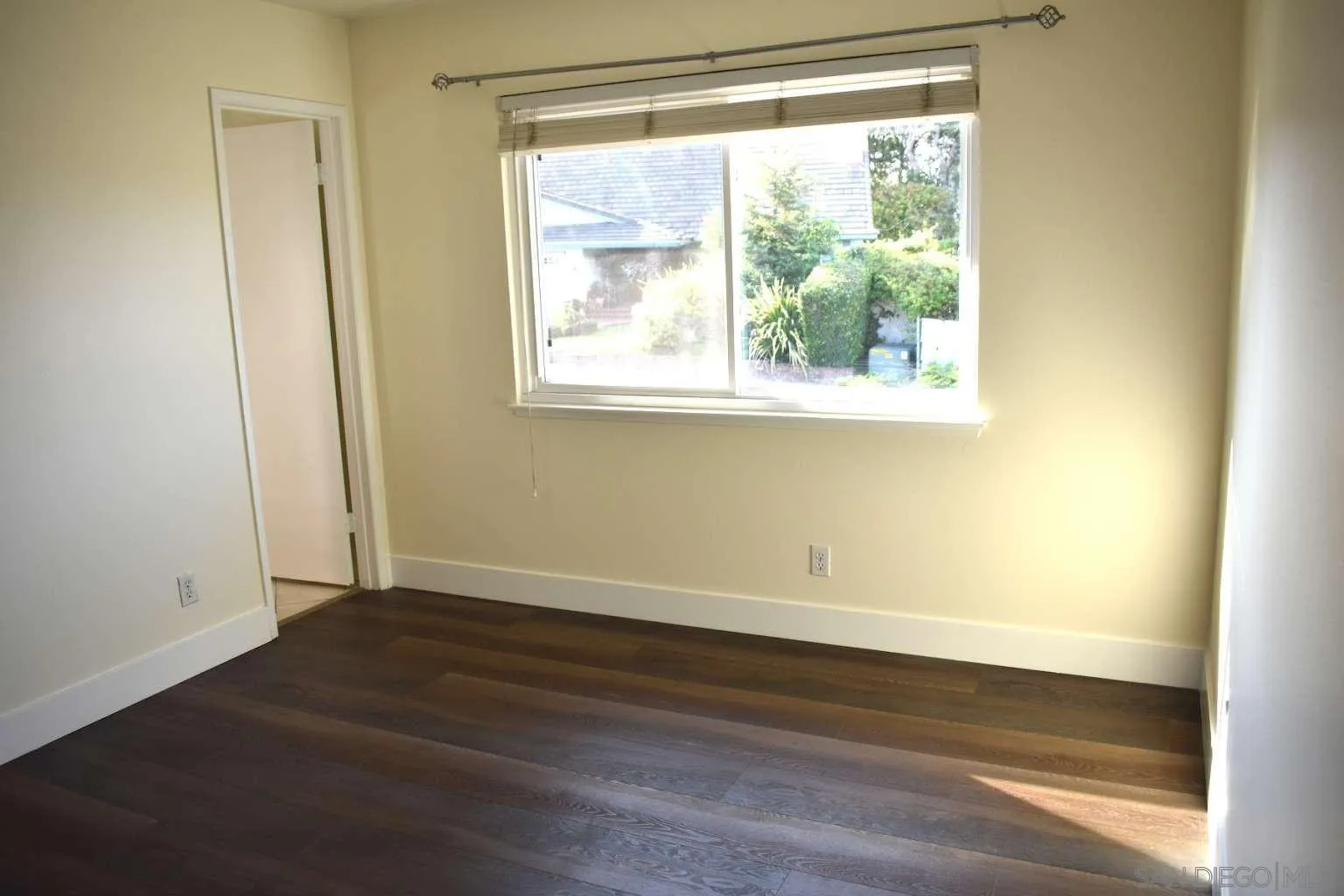 26658 Honey Creek Road Rancho Palos Verdes, CA 90275 - Photo 30 of 38 a room with a window
