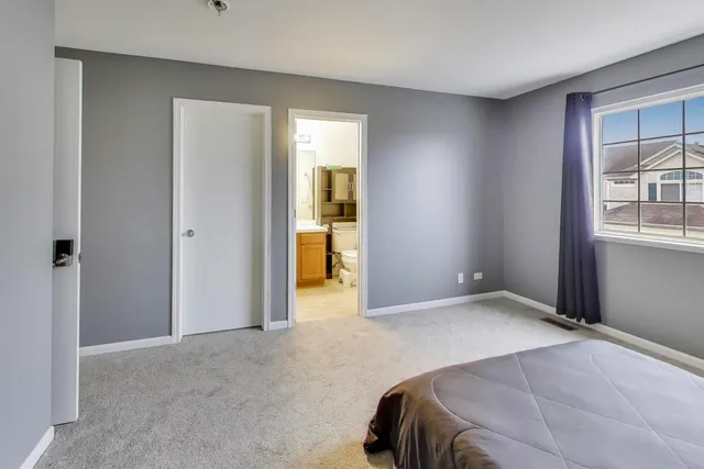 $289,500 | 676 South Jade Lane, Unit 676, Round Lake, IL 60073