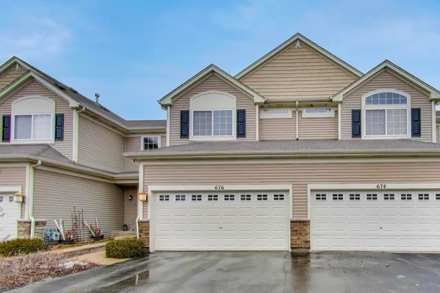 $289,500 | 676 South Jade Lane, Unit 676, Round Lake, IL 60073