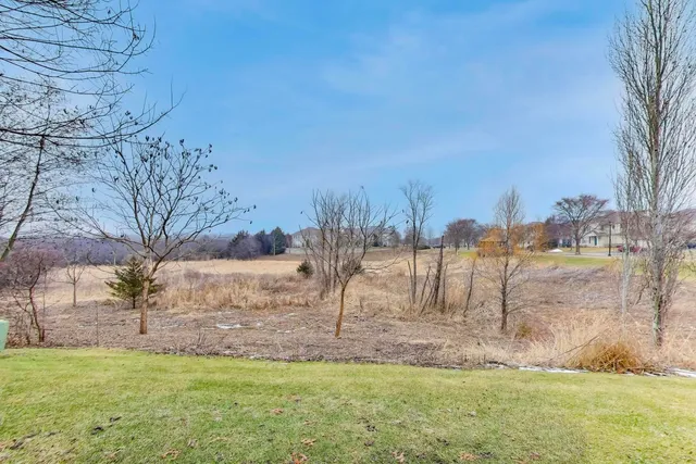 $289,500 | 676 South Jade Lane, Unit 676, Round Lake, IL 60073