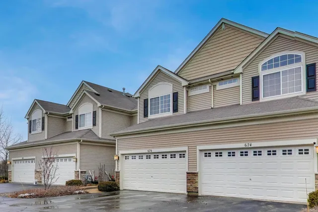 $289,500 | 676 South Jade Lane, Unit 676, Round Lake, IL 60073