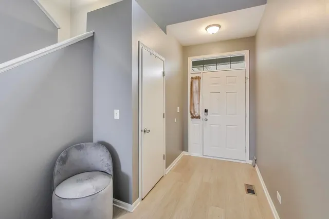 $289,500 | 676 South Jade Lane, Unit 676, Round Lake, IL 60073