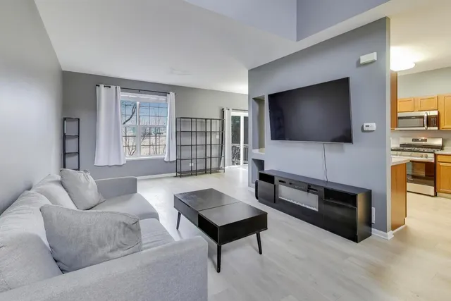 $289,500 | 676 South Jade Lane, Unit 676, Round Lake, IL 60073