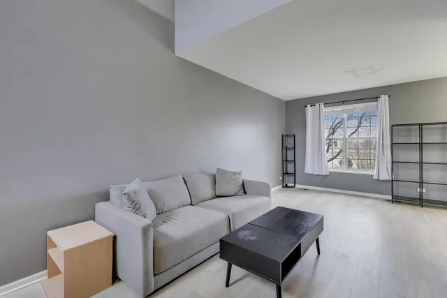 $289,500 | 676 South Jade Lane, Unit 676, Round Lake, IL 60073