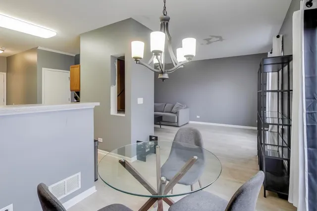 $289,500 | 676 South Jade Lane, Unit 676, Round Lake, IL 60073