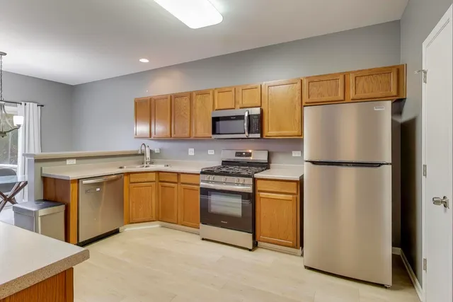 $289,500 | 676 South Jade Lane, Unit 676, Round Lake, IL 60073