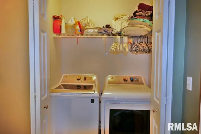 $215,000 | 656 Bittersweet Avenue, Germantown Hills, IL 61548