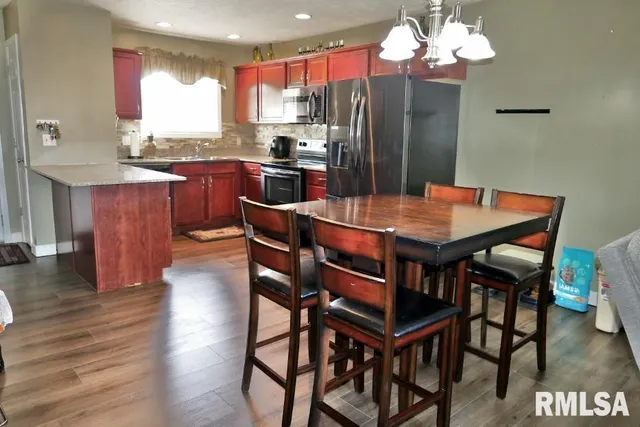 $215,000 | 656 Bittersweet Avenue, Germantown Hills, IL 61548