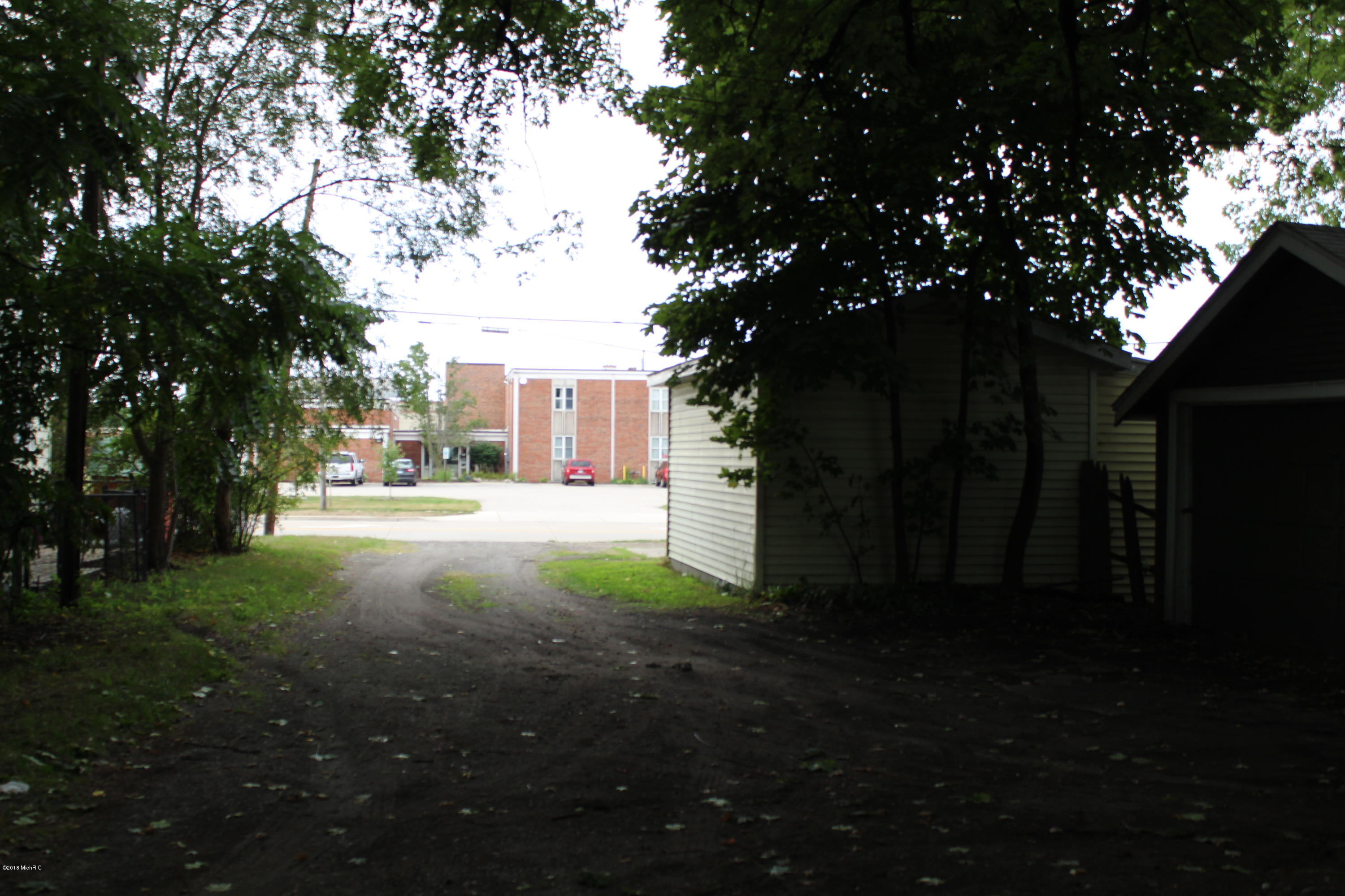 1780 Ruddiman Street Muskegon, MI 49441 - Photo 5 of 22 IMG_8830