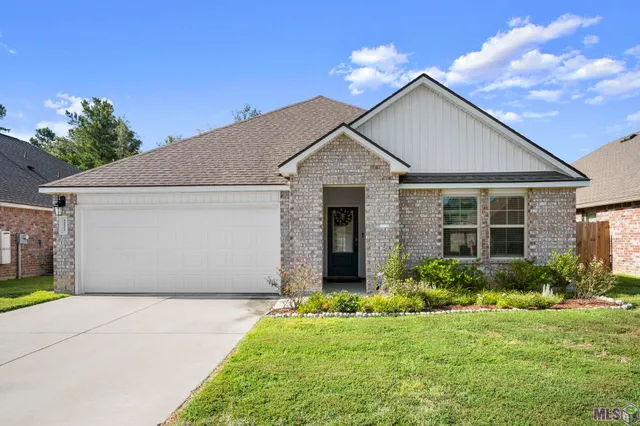 $264,900 | 35512 Grovemont Drive, Denham Springs, LA 70706
