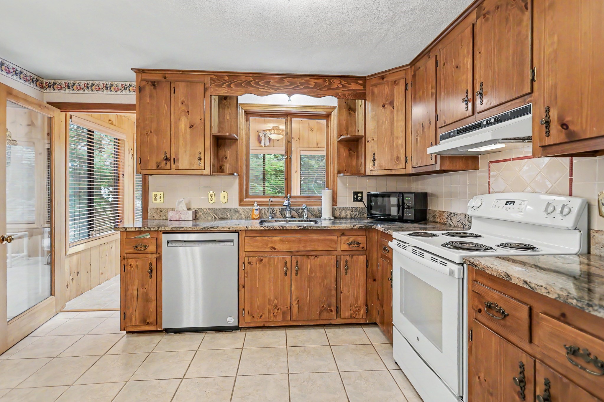 6 Partridge Road Methuen, MA 01844 - Photo 11 of 40 Gallery Image 11